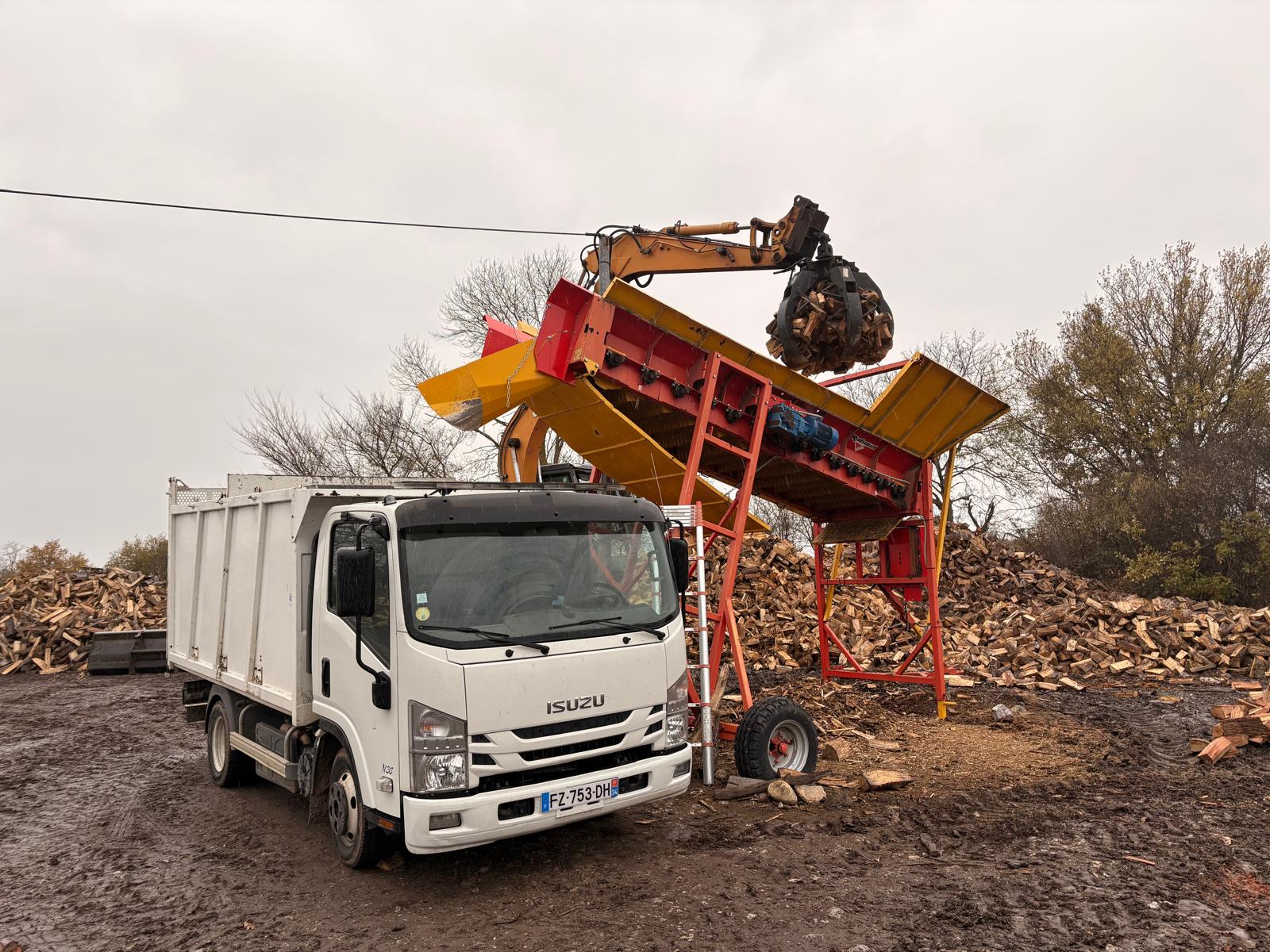 WhatsApp Image 2025-12-04 at 10.41.05 (2) Lacanal Frères